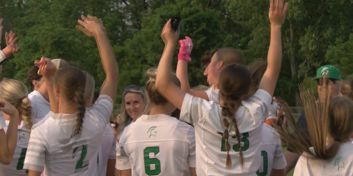 La Crescent-Hokah flag football wins district championship, advances to state