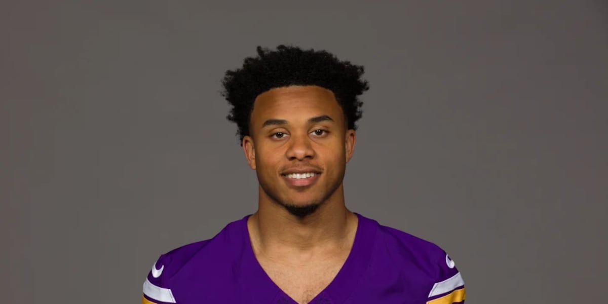 वाइकिंग्स के वाइड रिसीवर रोंडेल मूर का 25 वर्ष की आयु में निधन हो गया वाइकिंग्स के वाइड रिसीवर रोंडेल मूर का 25 वर्ष की आयु में निधन हो गया